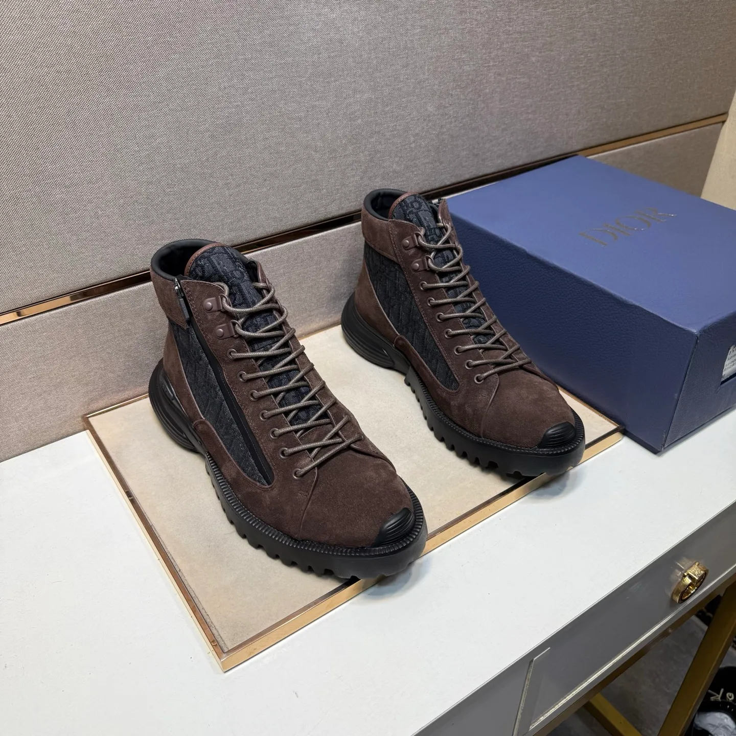 ⬛️Men's shoes 💰p580 [Dior~] Men's casual high-top shoes 2025z cabinet sales simultaneously 🔶Size: 39-44 #️⃣ 🔷2 colors🔜The upper is made of multi-material splicing➕Genuine leather lining, comfortable and breathable, sole: original comfortable and wear-resistant outsole, ⚠️Real shot📱Photographed🎬The real thing is better📢📢📢